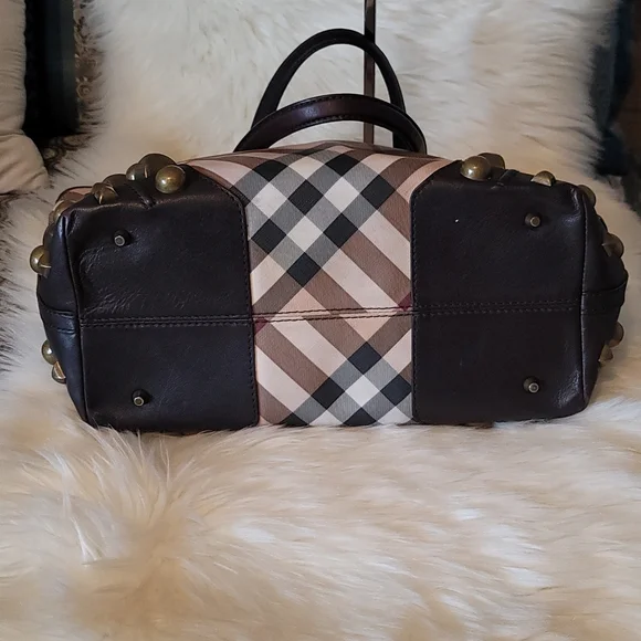 🥰⚘️BEAUTIFUL STUDDED BURBERRY NIKKI NOVA CHECK TOTE⚘️🥰 - Picture 4 of 8